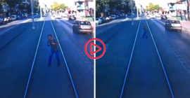 İzmit'te tramvayın çarptığı yaya öldü, kaza kamerada