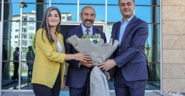 Tunç Soyer’den Van Büyükşehir Belediyesi’ne ziyaret: 'Tek çaremiz dayanışma'
