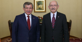 Davutoğlu'na 'çapsız' ve 'ileri derecede geri zekalı' demek ifade özgürlüğü sayıldı
