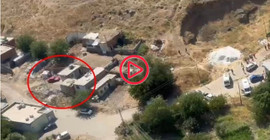 Narin'in cesedini taşıyan kırmızı araç, helikopterden görüntülenmiş