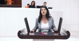 Sevda Karaca Bakan Tekin'e 'okullarda ücretsiz yemeği' sordu: 'On binlerce dilekçeyi ne yaptınız?'