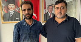 Suriyeli kağıt toplayıcı, çöpte bulduğu 500 bin TL'yi sahibine teslim etti