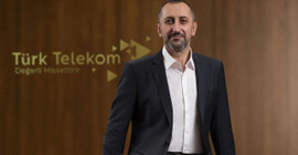 Türk Telekom CEO’sundan zam eleştirilerine 'damacanalı' savunma: 'Tarifelerimiz sudan ucuz'