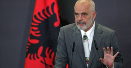 Arnavutluk, Bektaşiler için Vatikan tipi egemen bir devlet kuracak