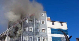 Kars'ta 7 katlı otelde yangın çıktı: 10 yaralı