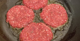 Sırrı çözüldü: O meşhur lezzetli hamburger köfteleri böyle yapılıyormuş
