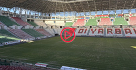 Bir taraftar Amedspor sahasının zeminini paylaştı, sosyal medyadan tepki yağdı: 'Karpuz eksen yeridir'