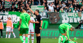 Bundesliga'da hakem hatası: Yanlış oyuncu kırmızı kart gördü