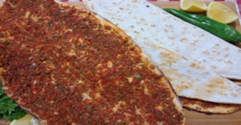 Lahmacuna 1 kaşık eklendiğinde lahmacun Antep usulü oluyor!