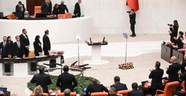 CHP'nin 'Erdoğan'ı ayakta karşılama' anketi: En çok DEM Parti seçmeni tepkili