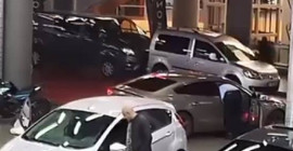 Esenyurt’ta çarşaf giyen kişi galericiler sitesinde otomatik silahla saldırdı
