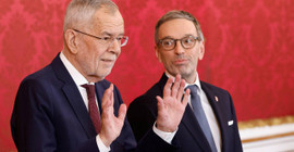 Avusturya Cumhurbaşkanı, hükümeti kurma görevini seçimin birincisi 'aşırı sağa' değil, merkez sağa verdi