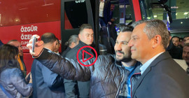 CHP lideri Özel Diyarbakır'da: Havaalanında Kürtçe şarkılarla karşılandı