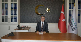 Esenyurt kayyımı hemen makama oturup poz verdi