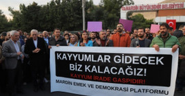 Mardin'de belediye önünde nöbet eylemi başlatıldı
