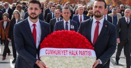 Özgür Özel, Bülent Ecevit’in mezarını ziyaret etti
