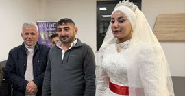 Karla kapanan yolda kalan gelin ve damat 11 saat sonra kurtarıldı