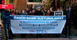 Gazetecilerin gözaltına alınması Diyarbakır'da protesto edildi: 'Gerçekleri yazmaktan vazgeçmeyeceğiz'