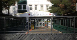 Diyarbakır'da gözaltındaki gazeteci ve yazarlar adliyeye sevk edildi