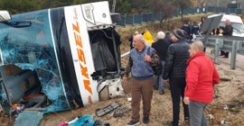 Isparta'da yolcu otobüsü devrildi: 1 ölü, 24 yaralı