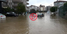 Manavgat'ta sağanak: Cadde ve sokaklar göle döndü