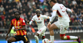 Galatasaray, Kayserispor'u deplasmanda 5-1 yendi: Fenerbahçe'yle puan farkı 8'e çıktı