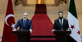 Hakan Fidan Şam'da konuştu: YPG, Suriye'nin bütünlüğünü tehdit etmeyen bir noktaya gelmeli