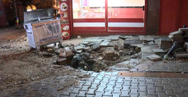 Kadıköy'de kanalizasyon borusu patladı, çiğköfteci zarar gördü