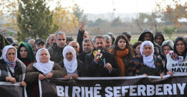 Kamışlo- Nusaybin sınırında nöbet: Buraya yağan yağmur Kamışlo'da da yağıyor