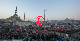 Galata Köprüsü'nde Filistin'e destek yürüyüşü