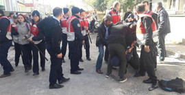 Halkevi kapatıldı, 13 üyesi gözaltına alındı