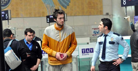 Genç basketbolcu havalimanında yaşıyor