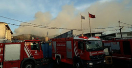 Eyüp Sultan'da fabrika yandı
