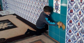 Öğrencilere cami temizlettiler
