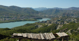 Dersim'de baraj gölüne akar yakıt deşarj edildi