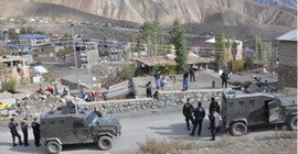 Hakkari'de köy baskını