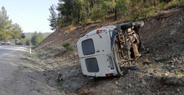 İşçi servisi devrildi: 2'si ağır, 10 yaralı