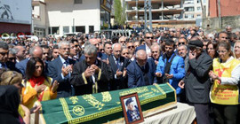 Kılıçdaroğlu amcasının cenaze törenine katıldı