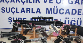 Polis memuru, el konulan silah ve elektronik eşyaları satmış