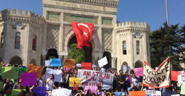Üniversiteleri bölen yasa tasarısı şimdilik ertelendi