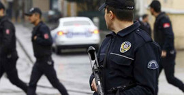 Polis bir kişiyi ayağından vurdu