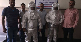 NASA'lıyız diyen dolandırıcılara astronot kostümü giydirdiler
