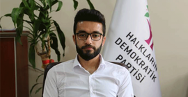 'Taş atan çocuk'tu şimdi Meclis'e girmeye hazırlanıyor