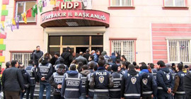 Diyarbakır’da davulun tokmağı da gözaltına alındı