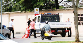 Sarayın önündeki CHP bayrakları toplandı