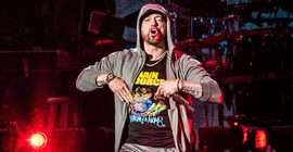 Eminem'in konserinde silah sesi paniği