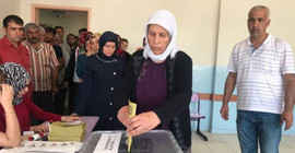 Anne Şenyaşar: İnşallah yıkılıp giderler