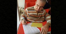 Deniz Baykal oyunu hastanede kullandı