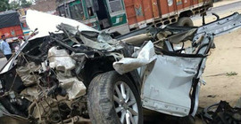 Hindistan'da otomobille kamyon çarpıştı: 7 ölü