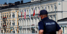 'Putin ile Trump geçerken camdan bakmayın'